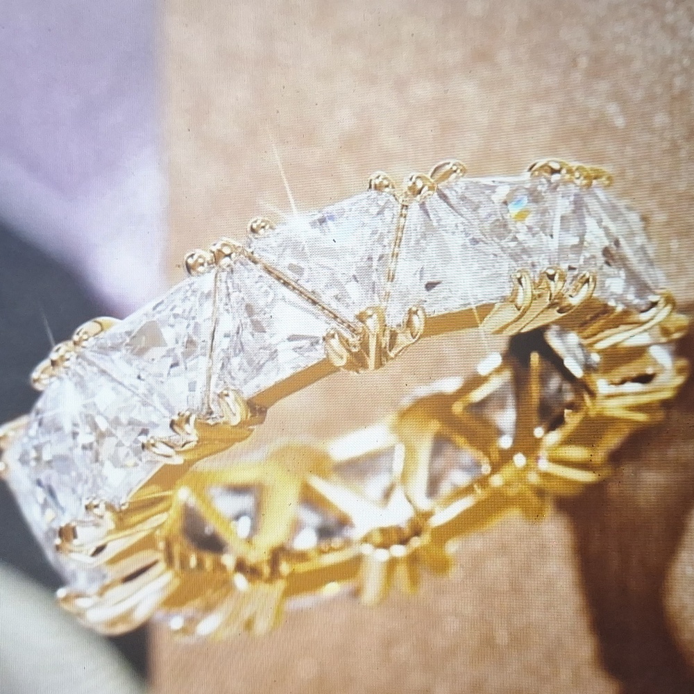 New Elegant Women's Cubic Zirconia Yellow Gold Ring - Picture 4 of 5